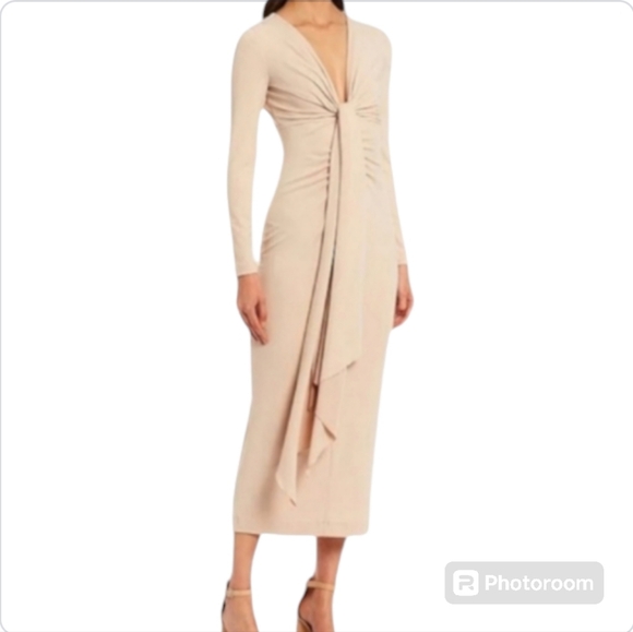 Gianni Bini Dresses & Skirts - Gianni Bini Long Sleeves Plunging Neckline Crepe Midi Cocktail Black Dress